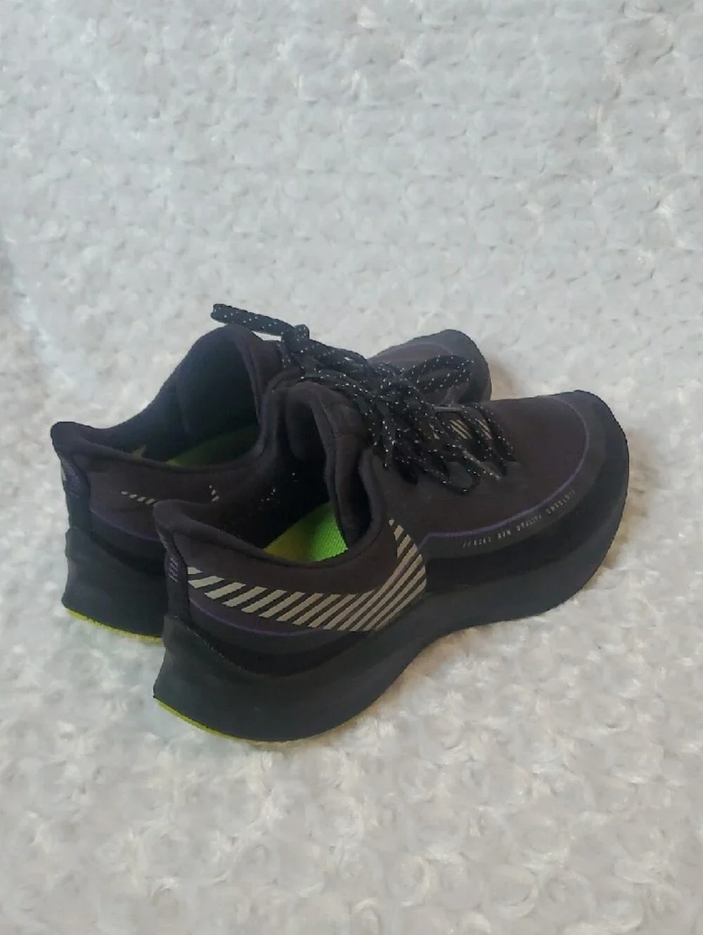 Nike Men's Black and Neon Green Running Shoe (US 8.5)